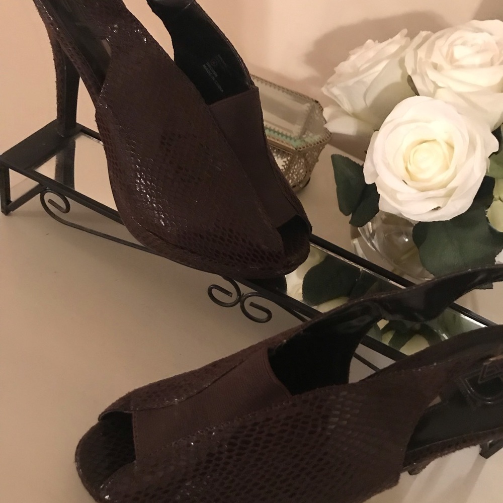 New Direction | Brown Heels - Picture 2 of 8